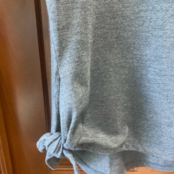 Gray t-shirt. Size XL. - Picture 4 of 5